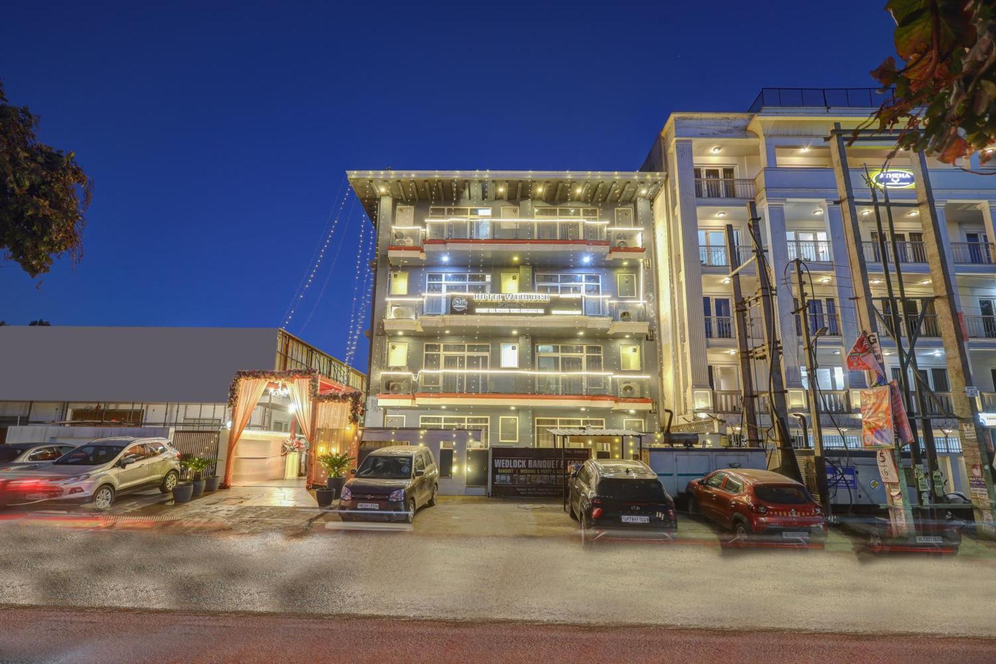 Hotel Wedlock Sector - 47 Gurgaon Exterior photo