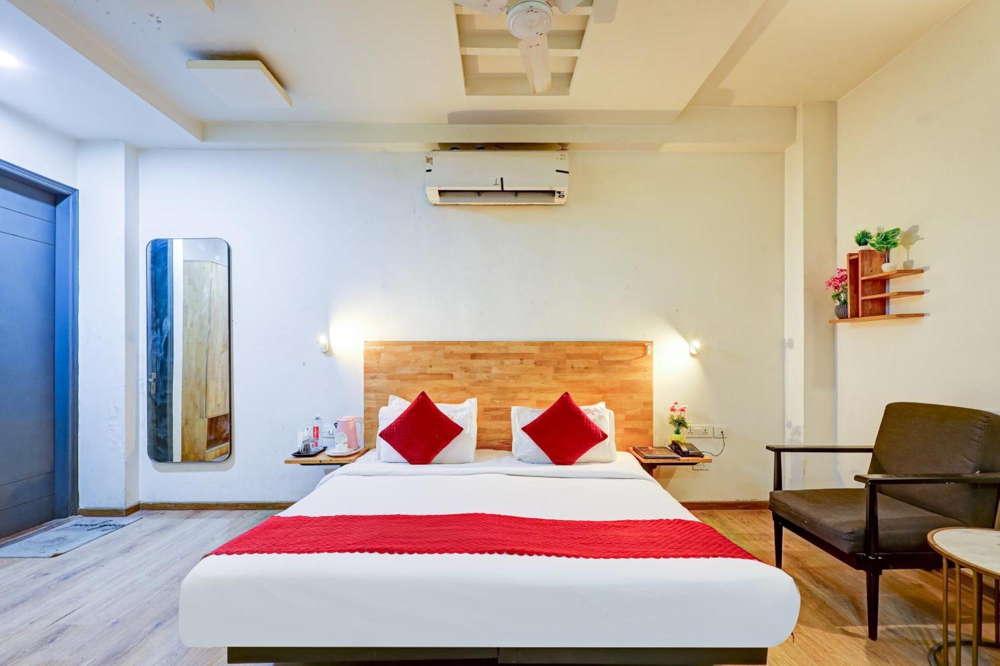Hotel Wedlock Sector - 47 Gurgaon Exterior photo