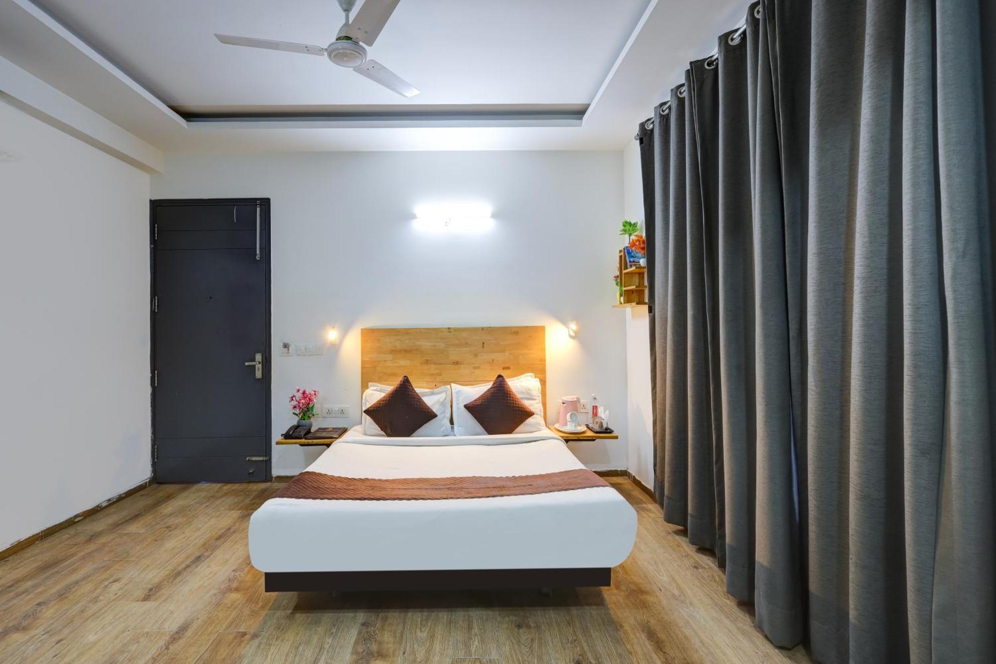 Hotel Wedlock Sector - 47 Gurgaon Exterior photo